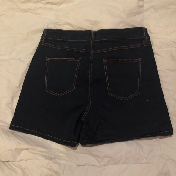 Dark wash high waisted shorts PLUS SIZE - Picture 2 of 4